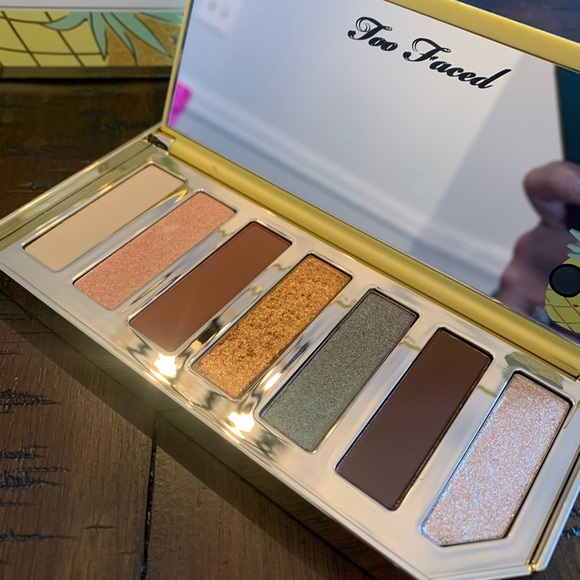 Too Faced Tutti Frutti Sparkling Pineapple Eyeshadow Palette - Picture 11 of 13
